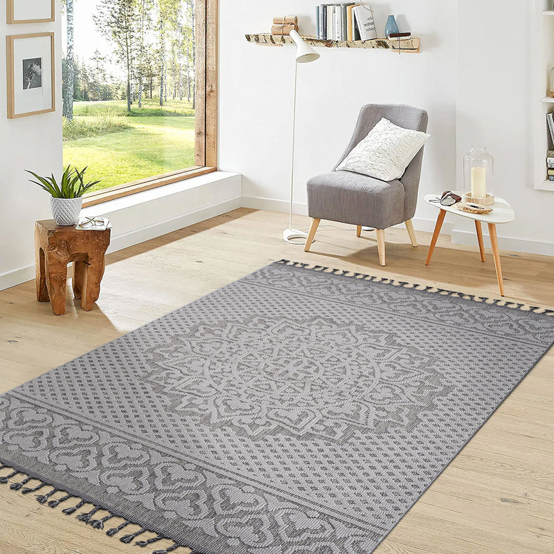 8' x 10' Medallion Indoor / Outdoor Area Rug - Gray / White