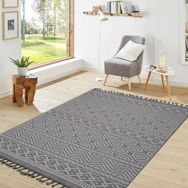 5' x 7' Geometric Indoor / Outdoor Area Rug - Gray / White