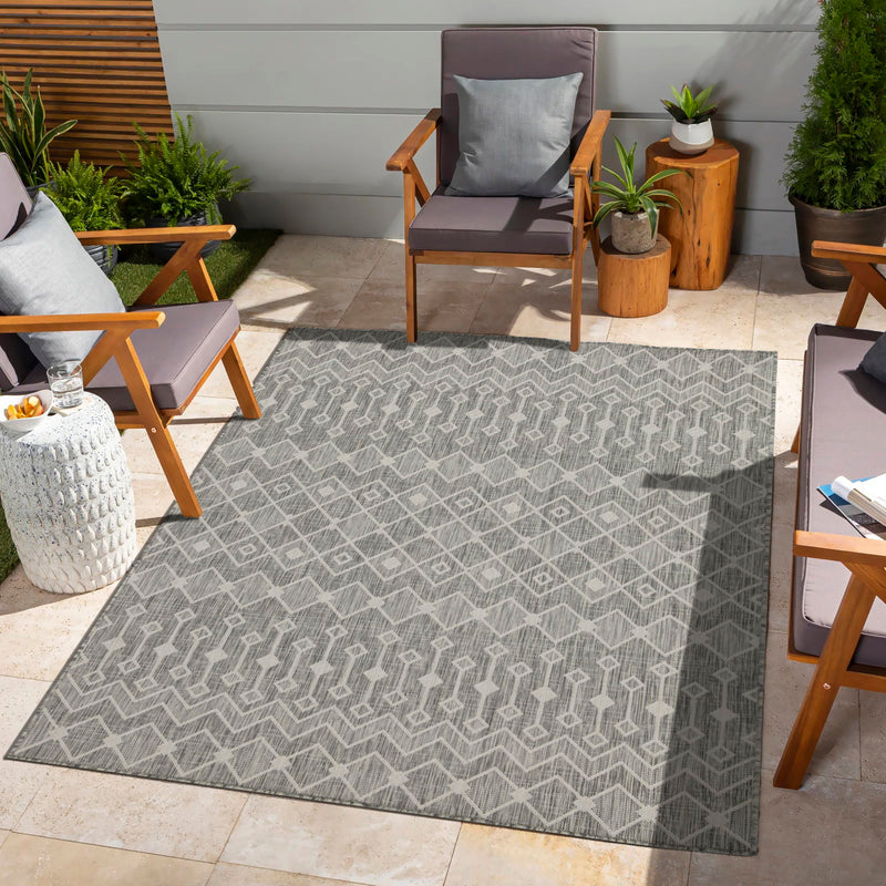 Sunshine - 2'7" X 7'3" Indoor / Outdoor, Polypropylene Area Rug - Silver