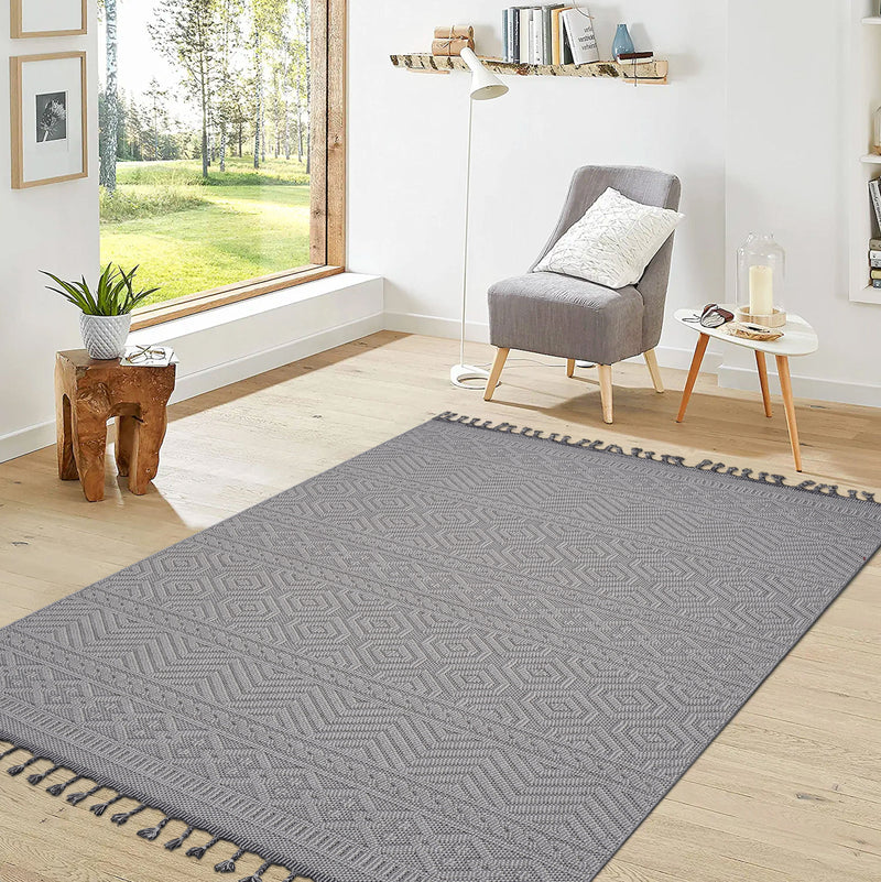 Guros - 4' x 6' Geometric Indoor / Outdoor Area Rug - White